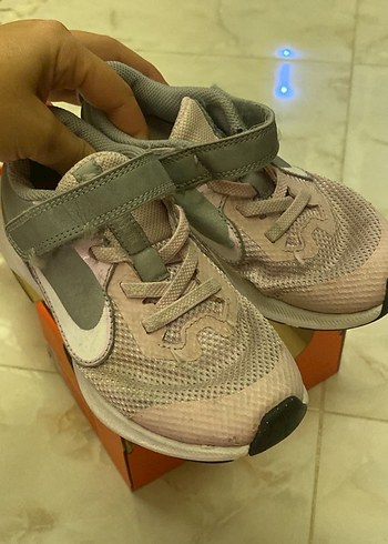 Nike Kız Çocuk Gri Cırtlı Spor Ayakkabı