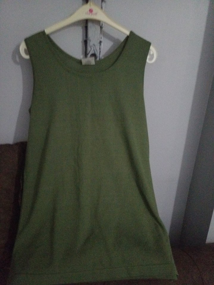 Yeşil V Yaka Kadın Atlet - Görsel 2