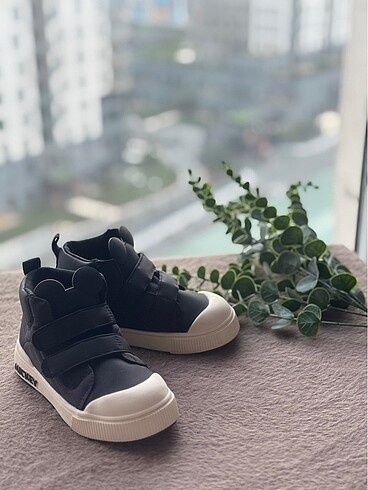 Zara Çocuk Botu