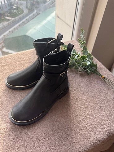 32 Beden Zara çocuk bot