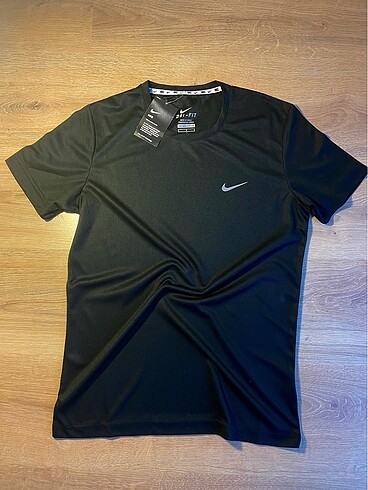 Orijinal ve Etiketli Nike T-Shirt