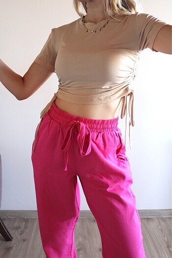 Krem rengi crop top