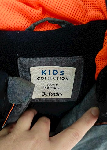 Erkek Çocuk Kapüşonlu Gri Şişme Yelek - Görsel 3