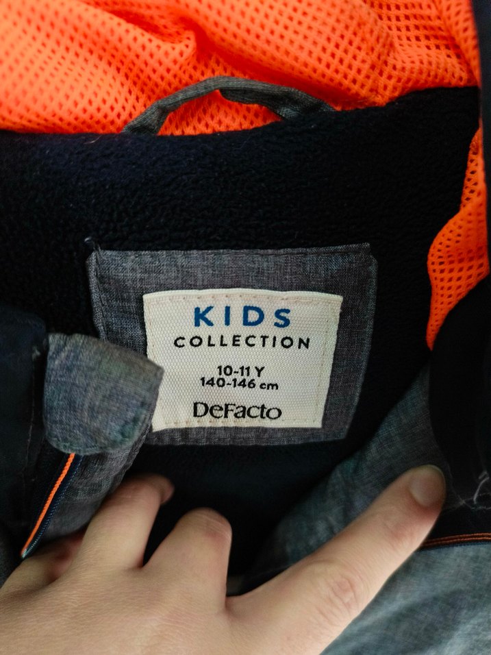 Erkek Çocuk Kapüşonlu Gri Şişme Yelek - Görsel 3