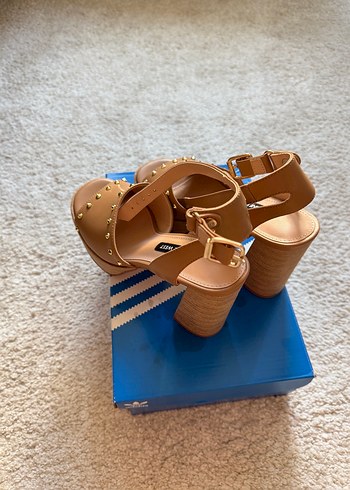 37 Beden Nine West Bej Deri Kadın Dolgu Topuklu Sandalet