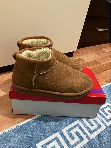 Ugg Bot