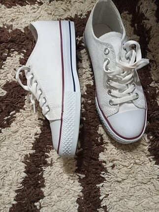 beyaz converse