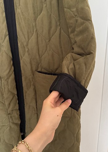 Çift taraflı kapitone kapşonlu mont - Görsel 3