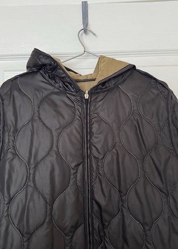 Çift taraflı kapitone kapşonlu mont - Görsel 8