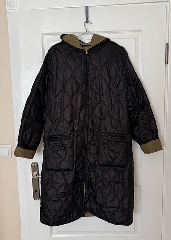 Çift taraflı kapitone kapşonlu mont - Görsel 5