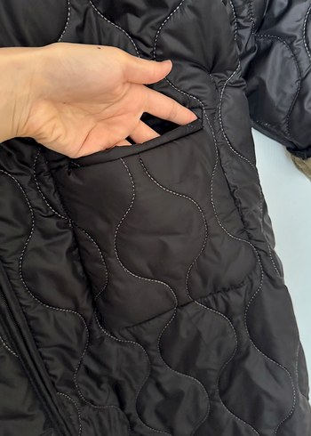 Çift taraflı kapitone kapşonlu mont - Görsel 9