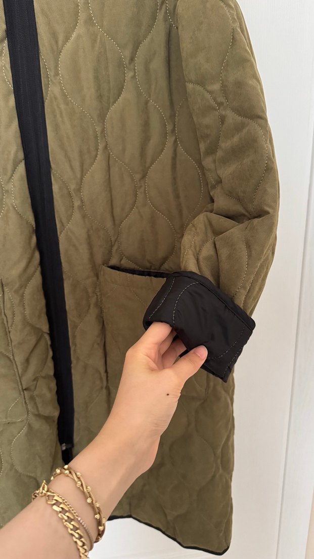 Çift taraflı kapitone kapşonlu mont - Görsel 3