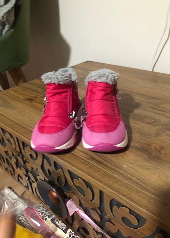 25 Beden Kız Çocuk Pembe Kürklü Street Wear Bot