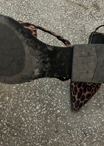 Bershka Kahverengi leopar desenli sivri burun Babet ayakkabı