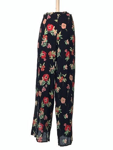 l Beden Bershka Düz Kesim %70 İndirimli.