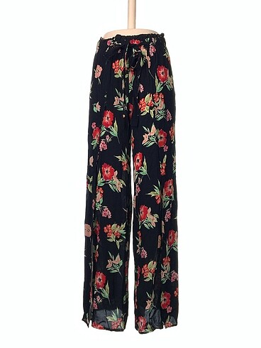 Bershka Düz Kesim %70 İndirimli.