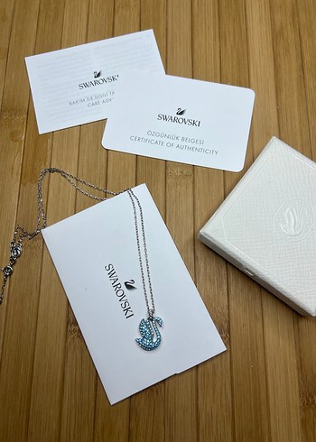 Swarovski mavi kuğu kolye