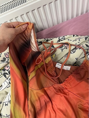 s Beden çeşitli Renk bershka renkli elbise