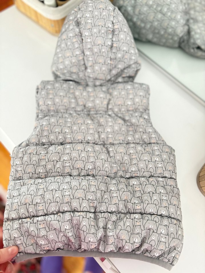 Kız Çocuk Gri Kapüşonlu Kürklü Yelek - Görsel 5