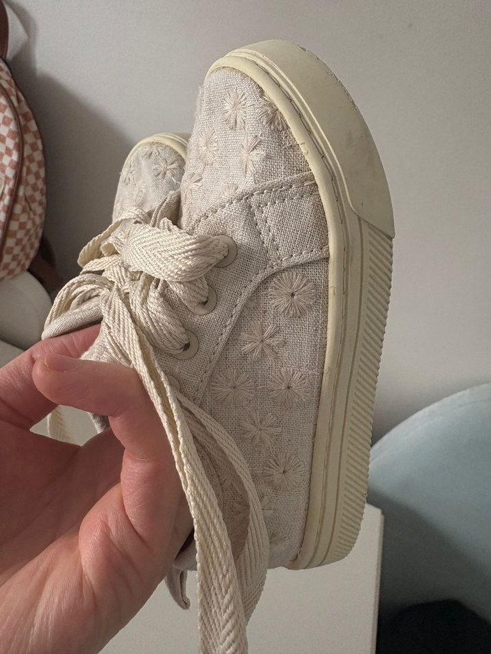 Beyaz Nakışlı Kız Çocuk Keten Spor Ayakkabı - Görsel 3