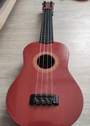 Kırmızı Renkli Mini Gitar