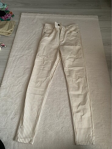 Stradivarius dar paça çizgili pantolon