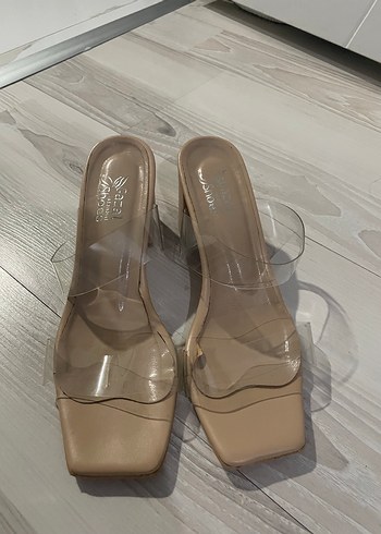 Diğer Bej Topuklu Kadın Terlik