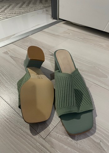 Bambi Yeşil Pliseli Kadın Dolgu Topuk Terlik