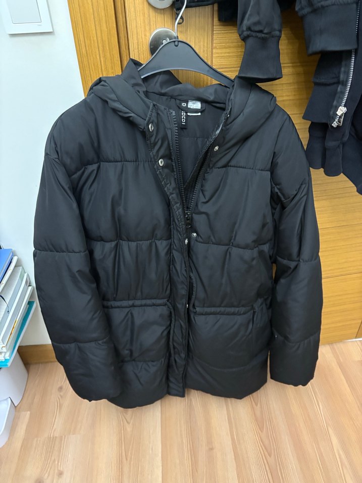 Siyah Kapüşonlu Kadın Kışlık Mont hm - Görsel 2