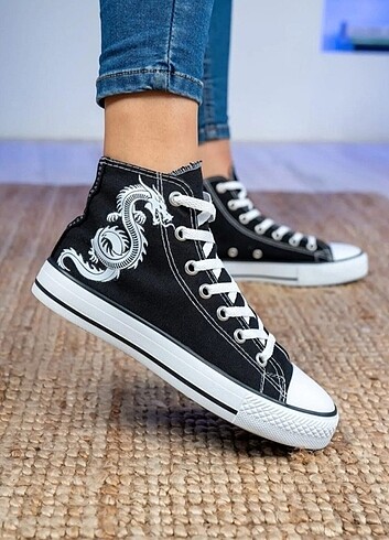 Farklı renk ve modellerde 31-40 arası unisex #Converse 