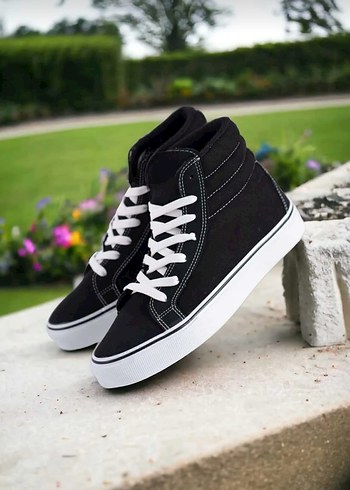 Siyah Bağcıklı Yüksek Tabanlı Sneakers Converse