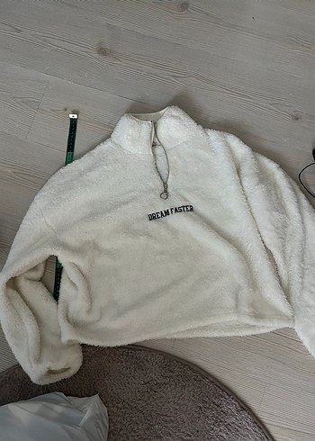 Kadın Beyaz Yüksek Yakalı Peluş Sweatshirt