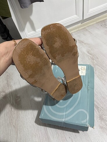 38 Beden gri Renk Gümüş taşlı sandalet