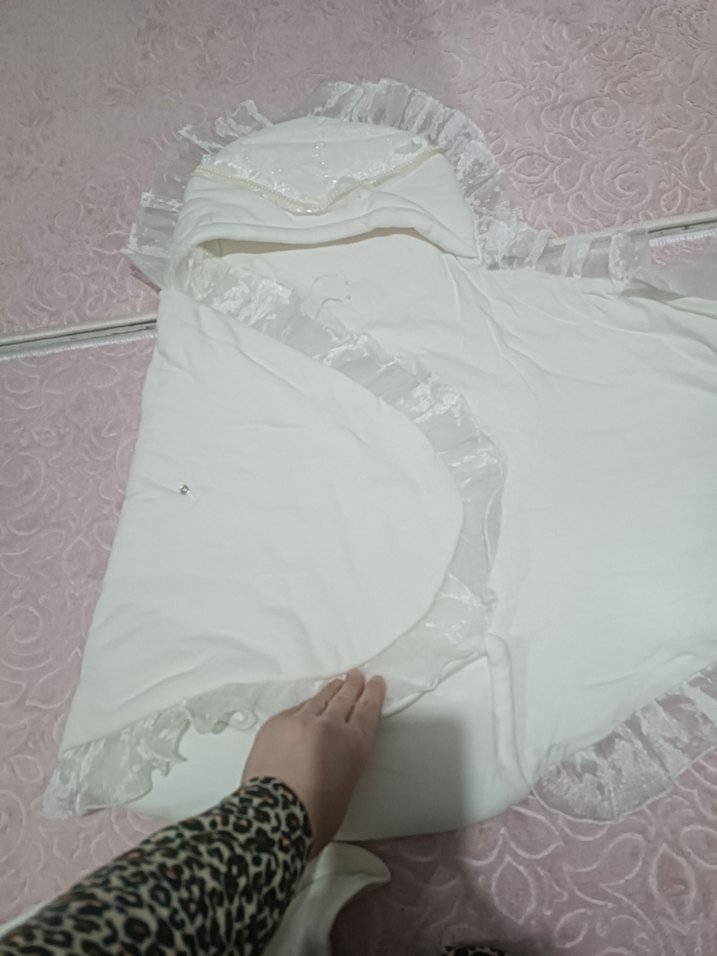 Beyaz Dantel Detaylı Bebek Kundak Örtüsü - Görsel 3