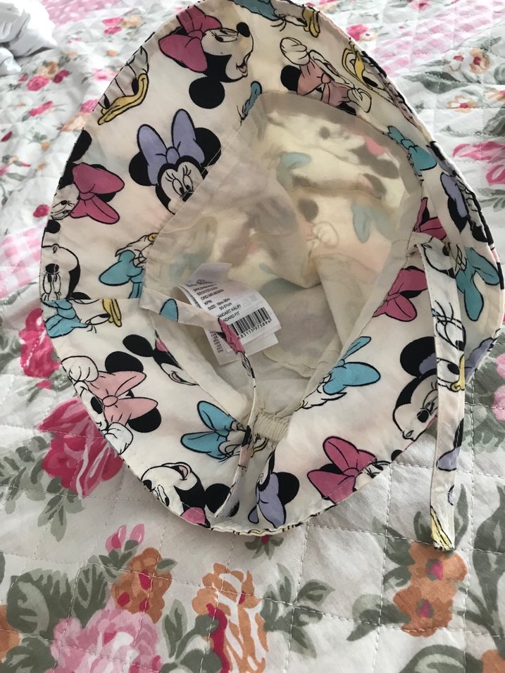 Çocuklar için Renkli Disney Desenli Şapka - Görsel 3