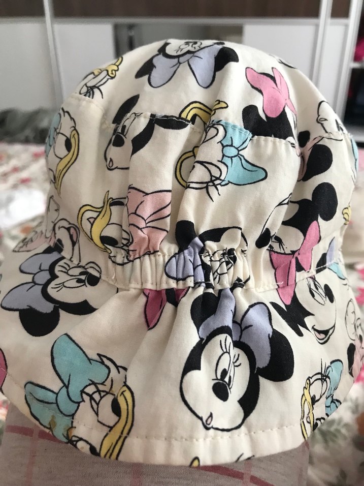 Çocuklar için Renkli Disney Desenli Şapka - Görsel 2