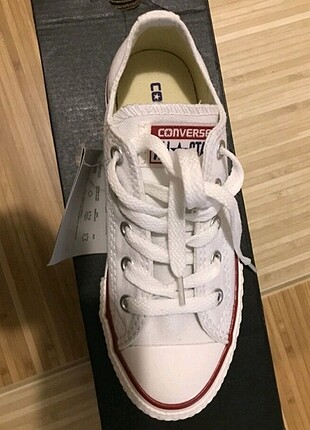 Beyaz Converse