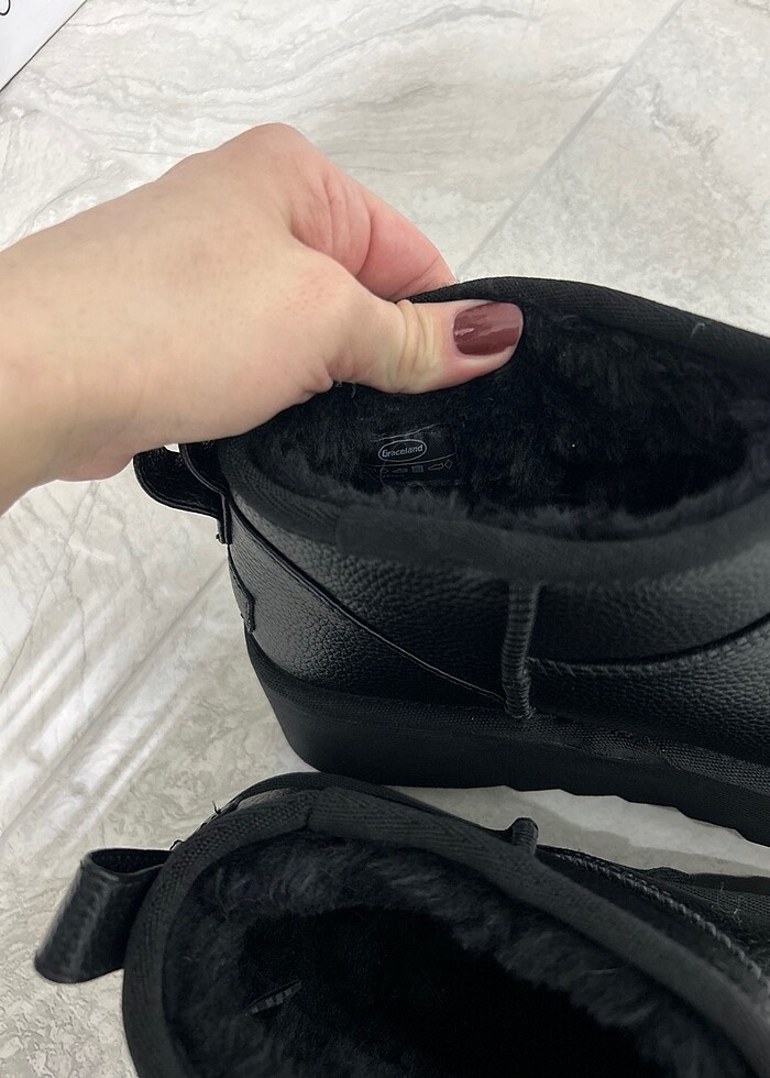 Siyah bot - Görsel 3