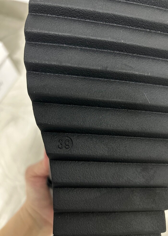 Siyah bot - Görsel 4