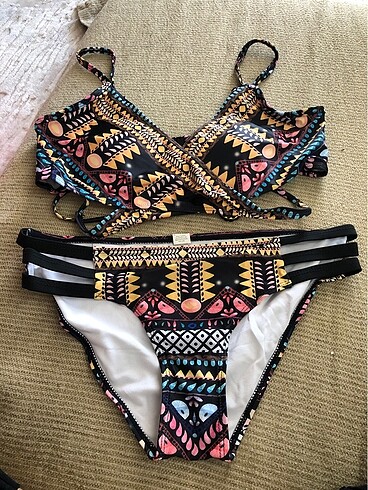 Etnik desen bağlamalı bikini