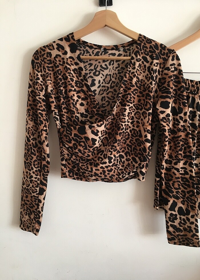 (MESAJ atınz) Addax 2 takım leopar pile etek crop bluz - Görsel 2