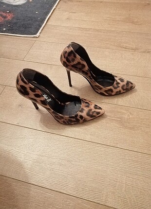 Leopar stiletto