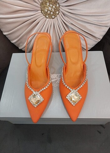 Zara ZARA MODEL TOPUKLU AYAKKABI STİLETTO ????
