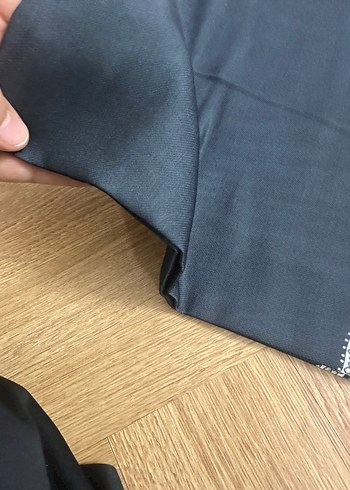 Siyah Desenli İpek Görünümlü eşarp - Görsel 3