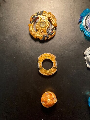 Beden Renk Beyblade flama spriggan , valkrie , phoenix