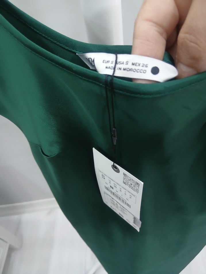 Zara yeşil saten elbise — görsel 4/18