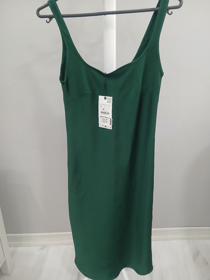 Zara yeşil saten elbise — görsel 6/18