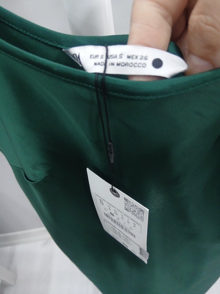Zara yeşil saten elbise — görsel 3/18