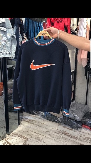 nike sweatshirt