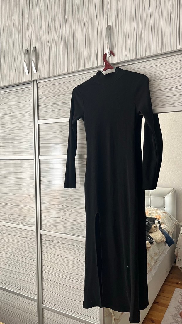 Uzun Kollu Yırtmaçlı Siyah Kadın Elbise - Görsel 2